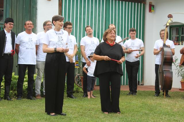 Eröffnung durch Gabriela Karall - Kolo Slavuj und Trudica Domnanovich
