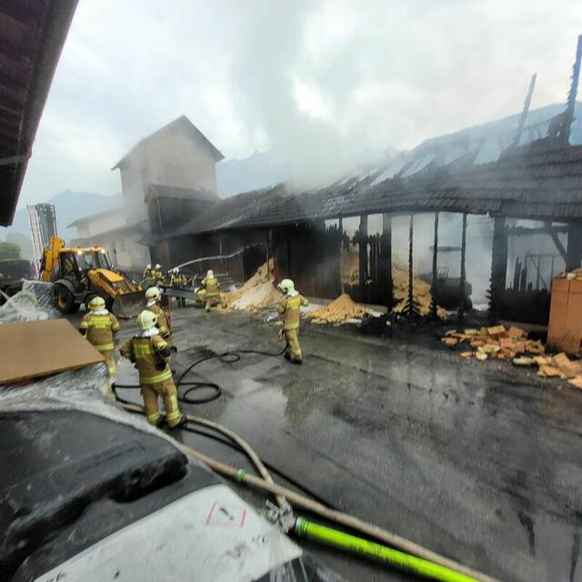 Die Feuerwehr im Einsatz.  | Foto: FF Kuchl