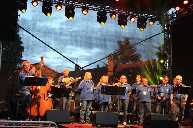 Auftakt vor burgenländischer Kulisse mit Harmonija