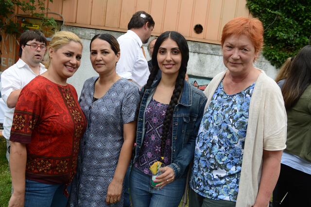 Najme, Sara und Ladan aus dem Iran mit re:spect-Obfrau Marga Schmidl.