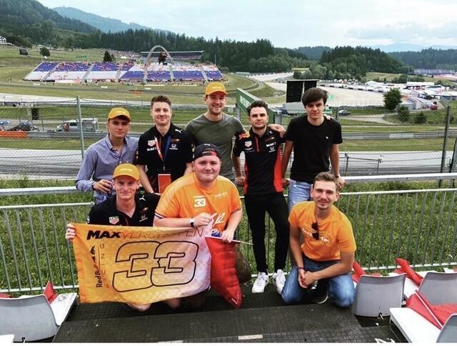 Die Schützer Burschen erlebten den Motorsport-Event in Spielberg live mit und drückten Max Verstappen die Daumen. | Foto: Georg Pehr