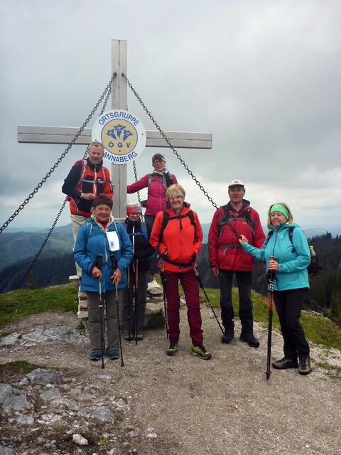 Die Wandergruppe am Gipfel. | Foto: H. Beyerl