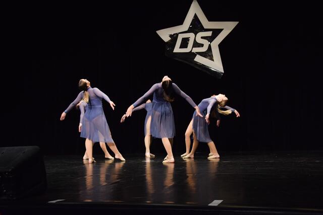 Gruppe Crazealot mit "The Other Side"
v.l.n.r. Elena Kittelmann (verdeckt), Laura Herdits, Stephanie Török, Becci Schindler, Marie Zechmeister, Marlies Franta (verdeckt) | Foto: Doris Rupp