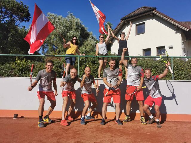Jubel bei Spielern und Fans. | Foto: Wolfgang Lettner