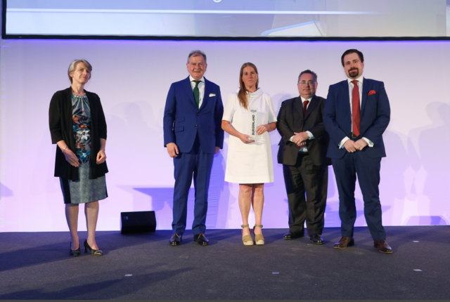 WU-Wien-Universitätsprofessorin und Jurymitglied Susanne Kalss, Med Trust Prokurist Dipl. Ing. Michael Dinhobl und Med Trust Eigentümerfamilie Silvia, Werner und Lukas Trenker. | Foto: Die Presse/Günther Peroutka