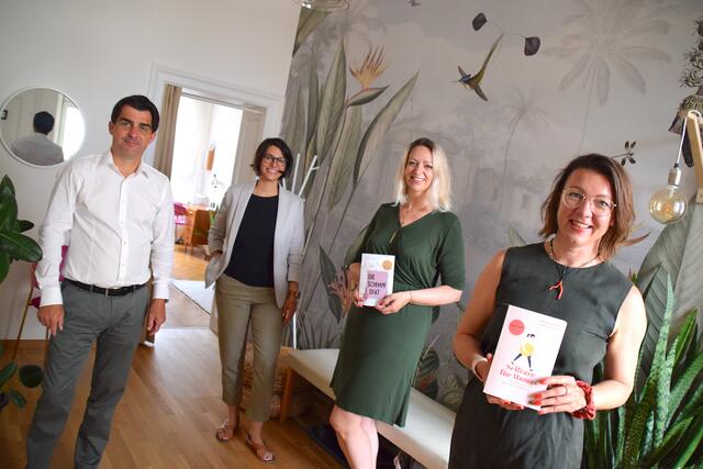 Bürgermeister Christian Gepp besuchte Elif Hakcobani, Linda Syllaba und Daniela Gaigg in der Teamvilla Korneuburg. | Foto: Sandra Schütz