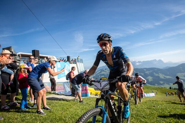 Tolle Stimmung auf der Choralpe: Alban Lakate war beim Marathon nicht zu schlagen. | Foto: Haiden