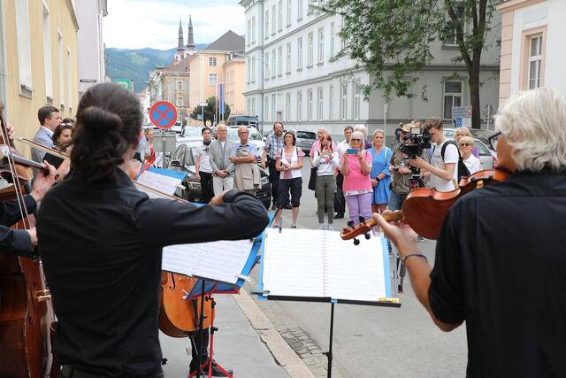 Das Streichquintett der Kunst- und Musikschule trug Herbert Klingers Lieblingsmusik vor.  | Foto: Foto Freisinger/Russold