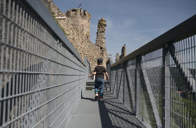 Auch Burgruinen wie hier in Waxenberg sind spannend für Kinder. | Foto: Kaiser