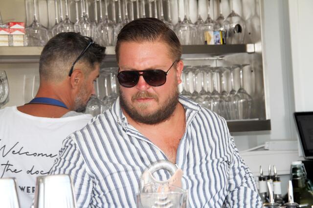 Gastrochef Lukas Vinlovits hatte am ersten Tag ziemlichen Stress. | Foto: Friedrich Doppelmair
