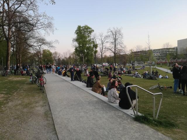 In den letzten Tagen haben sie wieder zugenommen: Laute Ansammlungen im Augarten stören die Nachtruhe der Anrainer. | Foto: KK
