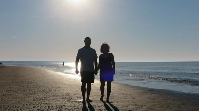 Strandspaziergang bei Sonnenaufgang