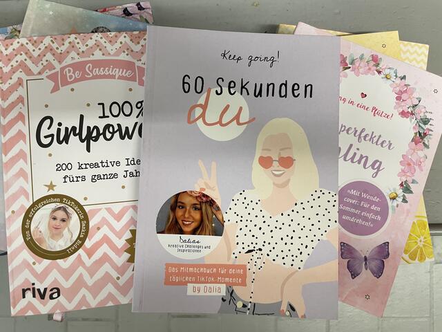 Dalias 60 Sekunden du: Das Mitmachbuch für Kids und Jugendliche ab zehn Jahren.  | Foto: Höllbacher