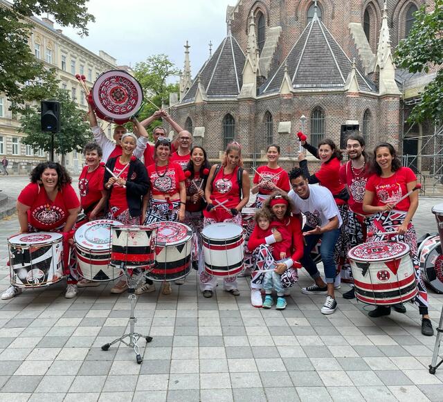 Batala Austria macht Musik für den Bezirk. Monatlich hört und findet man sie auf den Straßen in Rudolfsheim.