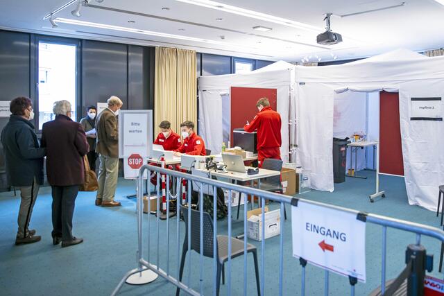 Von 9. bis 11. Juli können Erstimpfungen ohne Voranmeldungen "konsumiert" werden. Im Kongresshaus Salzburg: Freitag, 9. Juli, von 15 bis 21 Uhr; Samstag, 10. Juli, von 12 bis 21 Uhr; | Foto:  Land Salzburg / Neumayr – Leopold 