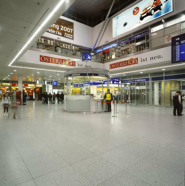 Der Zugverkehr am Hauptbahnhof Linz war bis etwa 14.30 Uhr gesperrt. Eine aus dem NeuromedCampus abgängige Person befand sich auf den Gleisen. | Foto: ÖBB/Robert Deopito