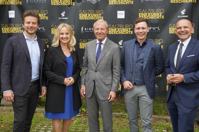 Regisseur und Filmemacher Daniel Ronacher (SolidShot) aus Grödig, Eva Weissenbacher von der Kunsthilfe Salzburg, Landeshauptmann Wilfried Haslauer, Martin Rehrl, Metallart-Künstler aus Golling und Christoph Takacs, Landesdirektor des ORF-Landesstudios Salzburg (v.li.)