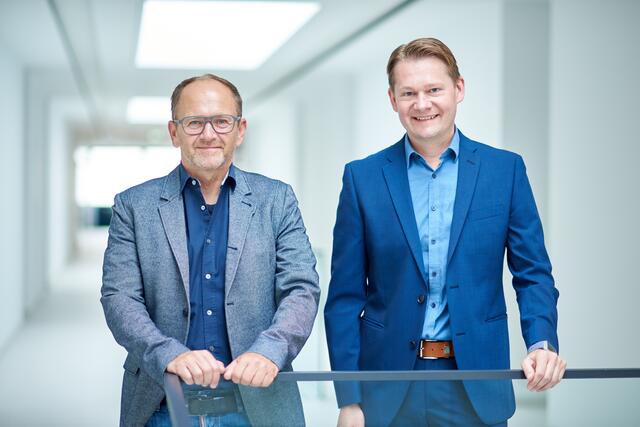 Andreas Fill (CEO und Eigentümer der Fill Gesellschaft m.b.H., li.) und Mario Redhammer (CEO der Boost Automation GmbH). | Foto: Fill Maschinenbau