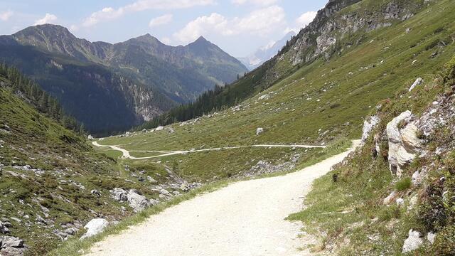 Beim Abstieg  mit Blick zum Rippetegg und Schober... | Foto: I.Wozonig