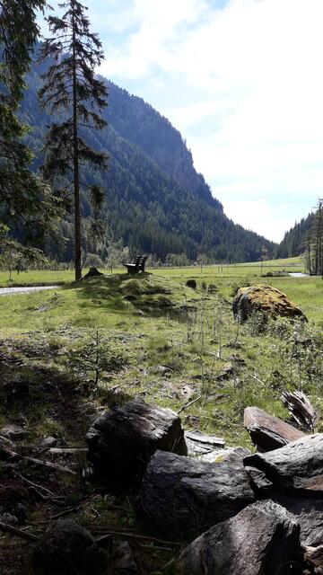 eines der einladenden Bankerl.. | Foto: I.Wozonig