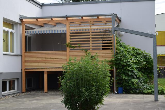 Die Terrasse im Jugendhaus wurde neu gestaltet. | Foto: WOCHE/NdC