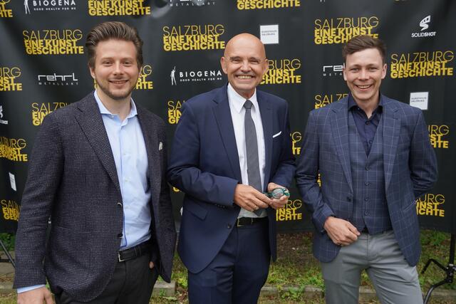 Regisseur und Filmemacher Daniel Ronacher (SolidShot) aus Grödig, Christoph Takacs, Landesdirektor des ORF-Landesstudios Salzburg und Martin Rehrl, Metallart-Künstler aus Golling (v.li.)