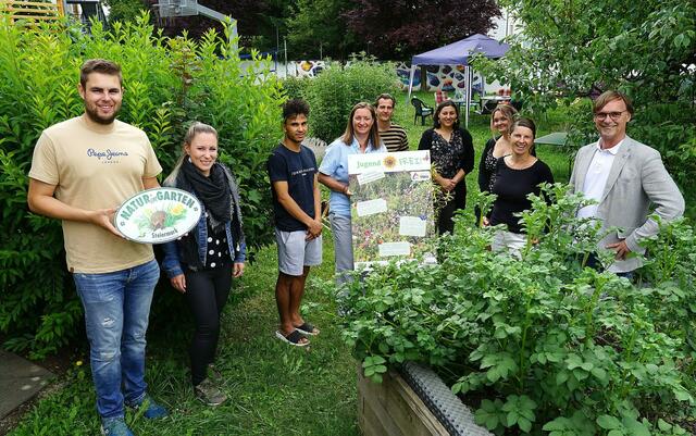 Das Jugendhaus erhielt heuer die "Natur im Garten" Plakette für eine naturnahe und vielfältige Gestaltung des Grünbereiches. | Foto: Jugendhaus