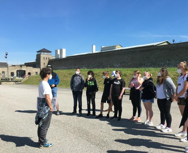 Die Mittelschule Raab besichtigte das ehemalige Konzentrationslager und die heutige Gedenkstätte Mauthausen, um mehr über das Nazi-Regime zu lernen.  | Foto: MS Raab