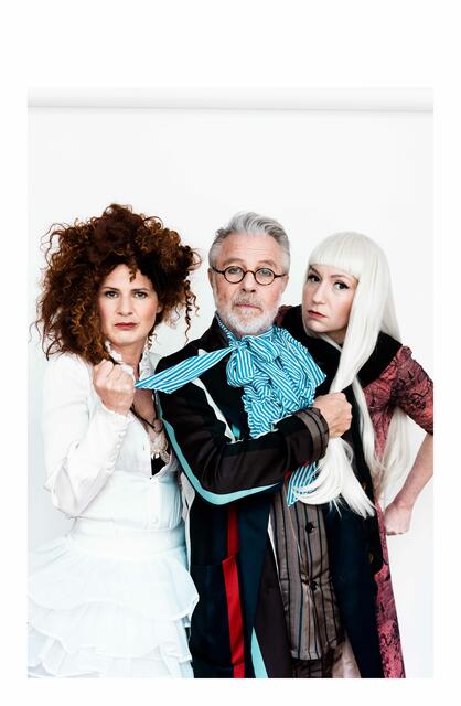 Freuen sich tierisch auf das Comeback im Wiener Lustspielhaus: Doris Hindinger, Gastgeber Adi Hirschal und Julia Jelinek (v.l.). | Foto: Sabine Hauswirth