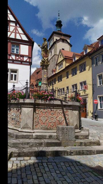 Mit der weitgehend erhaltenen mittelalterlichen Altstadt ist die Große Kreisstadt Rothenburg ob der Tauber eine weltbekannte Sehenswürdigkeit mit vielen Baudenkmälern und Kulturgütern. | Foto: Aina Geber