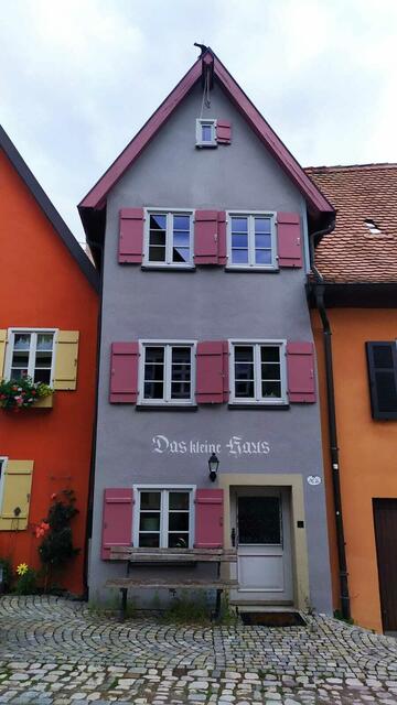 Die Große Kreisstadt Dinkelsbühl im Landkreis Ansbach in Mittelfranken ist aufgrund des außergewöhnlich gut erhaltenen spätmittelalterlichen Stadtbildes ein bedeutender Tourismusort an der Romantischen Straße. | Foto: Aina Geber