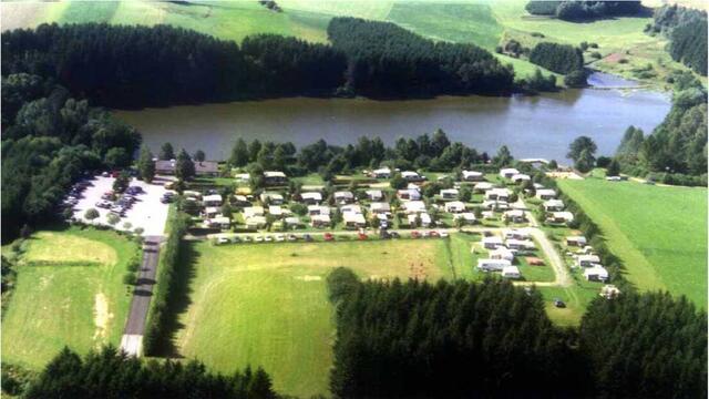 Der Campingplatz in Klaffer im Bezirk Rohrbach befindet sich direkt am 4 Hektar großen Naturbadesee. | Foto: Ewald Taibon