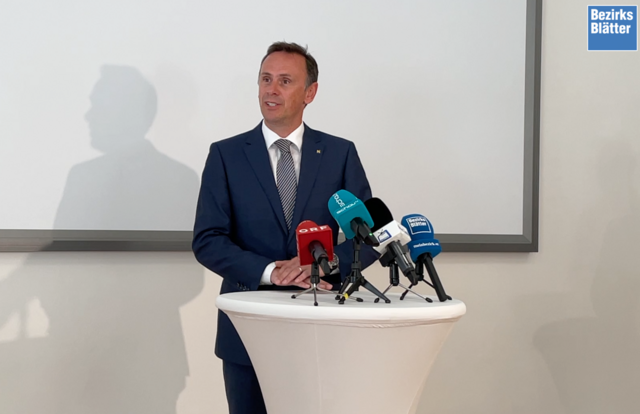 Landesrat Jochen Danninger spricht von einer "wirtschaftspolitischen Geisterfahrt".  | Foto: Karin Zeiler