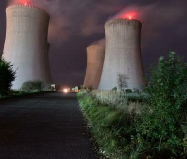 Das AKW Dukovany bei Nacht. | Foto: Global2000