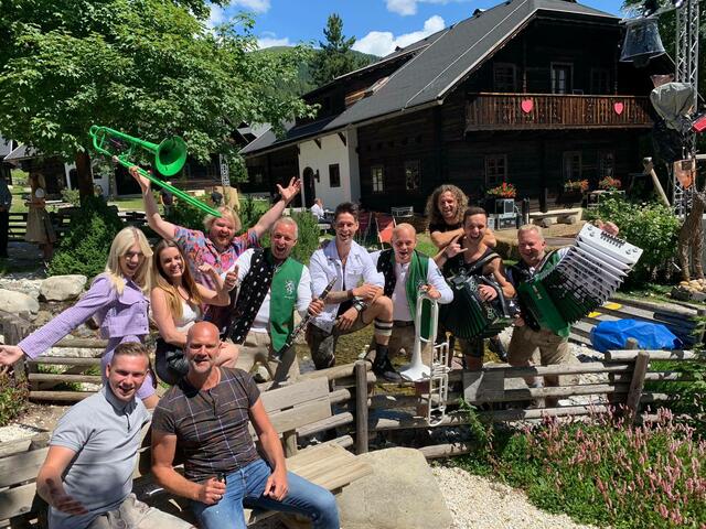 Pure Stimmung schon vorm "Wenn die Musi spielt - Sommer Open Air": Nico Kristoferitsch, Lisa Mikolaschek, Udo Wenders, die Draufgänger und die Edlseer | Foto: Lisa Mikolaschek