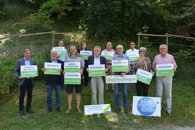 Die Bürgermeister der neun Gemeinden der Klima- und Energiemodellregion Fürstenfeld präsentierten gemeinsam mit dem neuen KEM-Manager Joachim Friessnig und Christian Luttenberger von der Energieregion Oststeiermark die Maßnahmen und Ziele für die nächste Projekt-Periode.