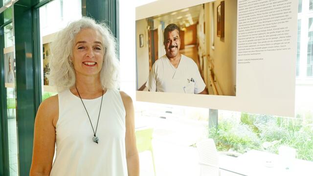 Die Künstlerin Aleksandra Pawloff hat die Mitarbeiter des Spitals porträtiert. | Foto: Max Spitzauer