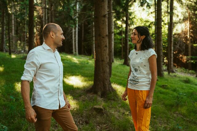 Alex Pinter und Sandra Krautwaschl suchen den Wald der Zukunft. | Foto: Grünen Stmk.