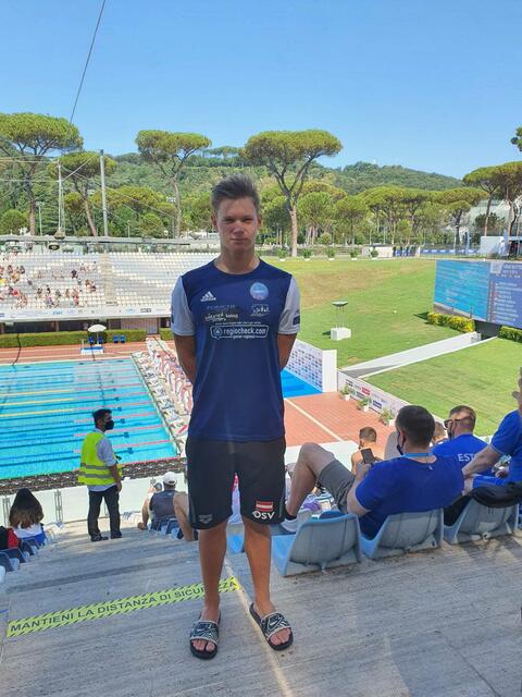 Der gebürtige Feldkirchner Mark Horvath (SV FK Spittal) zeigt bei Junioren-Schwimm-EM in Rom auf. | Foto: privat