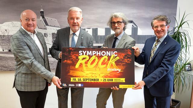 Erster Vizebürgermeister und für die Musikschule zuständiger Stadtrat Christian Stocker, Bürgermeister Klaus Schneeberger, Stadtmusikdirektor Raoul Herget und Kulturstadtrat Franz Piribauer laden zu "Symphonic Rock History". | Foto: WN/Weller