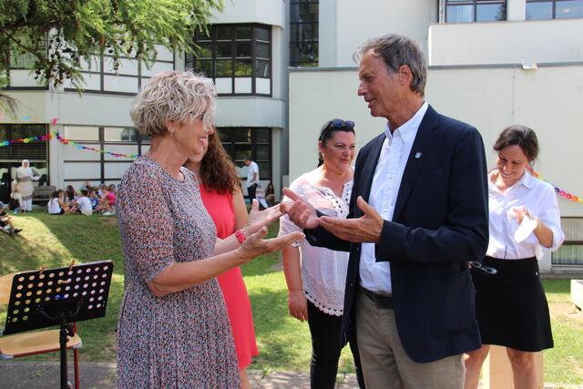 Gertrude Vorcnik wird von Bürgermeister Fritz Kratzer verabschiedet | Foto: Stadtgemeinde Kapfenberg