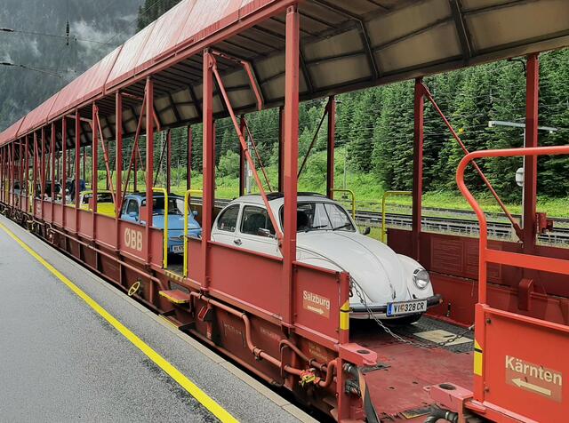 Über 100 Jahre im Winter bei Schnee und Eis und im Sommer bei kilometerlangen Staus über die Tauernstraßenverbindungen ist die Tauernschleuse eine gefahrenlose und effiziente Alternative für die Autoreisenden gewesen. | Foto: ÖBB/Limpl