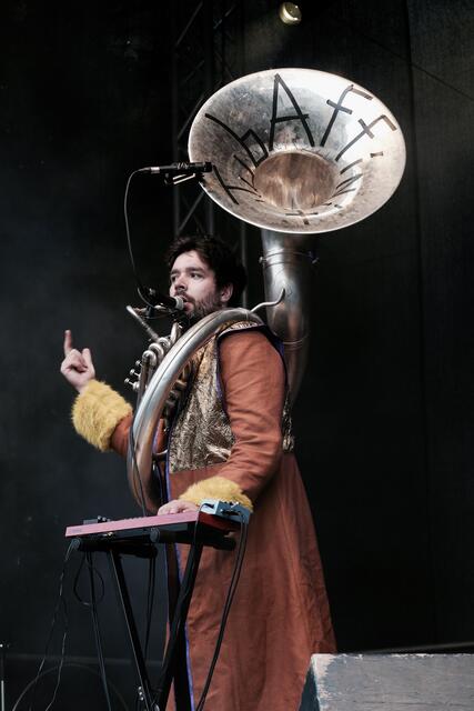 TubAffinity, der absurde Komödiant aus dem Tiroler Land.  | Foto: Viktoria Gstir