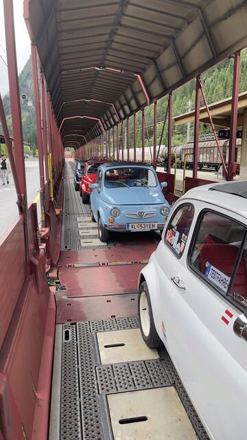 Die hohe Frequenz an Fahrzeugen zeigt die unbestrittene Wichtigkeit dieser Mobilitätsachse zwischen unseren beiden Bundesländern. | Foto: Hans Kofler