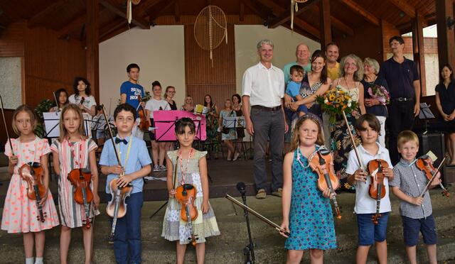 MSDir. Christian Leitner, Personalvertreter der Stadtgemeinde Helmut Neubauer,  die neue Geigenlehrerin Barbara Palma, Elternvertreter Gregor Mörth, Musikoberlehrerin Sigrid Wollinger,  sowie Professorin Barbara Faulend-Klauser,  | Foto: Elke Kleindinst