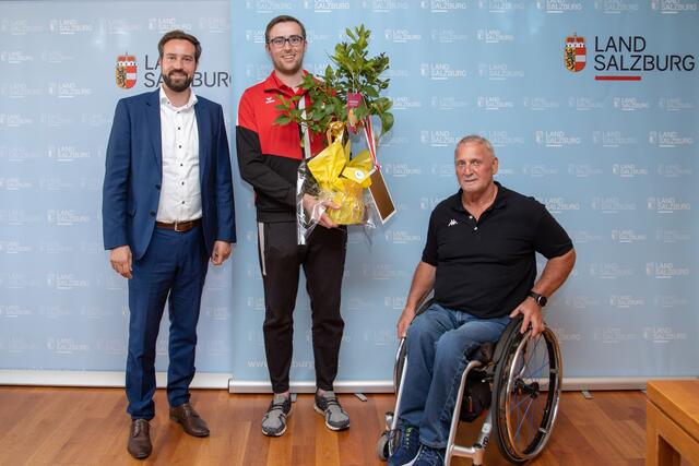 LR Stefan Schnöll, im Bild mit Gernot Rumpler und Walter Pfaller, GF der Landessportorganisation Salzburg.
 | Foto: Land Salzburg/Susi Berger