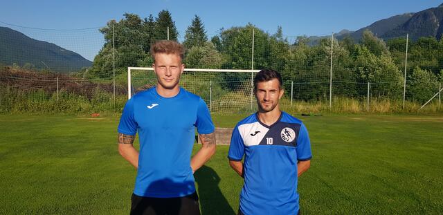 Torhüter Jakob Karpf und Torjäger Samir Nuhanovic (rechts) freuen sich auf den ÖFB-Cup-Schlager gegen Weiz und wünschen sich eine lautstarke Dellacher Fandrückergarde.  | Foto: Dabringer/KK