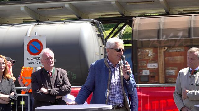 "Die Autoschleuse hat sich neben einer Verkehrsachse im Schienenverkehr auch zu einem touristischen Aushängeschild für das gesamte Gasteiner- und Mölltal entwickelt", halten die Bürgermeister von Bad Gastein, Gerhard Steinbauer und von Mallnitz, Günther Novak fest.  | Foto: Hans Kofler
