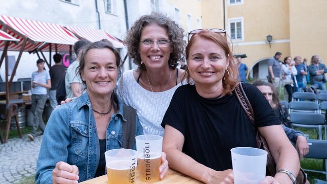 Babs, Alex und Tina amüsierten sich prächtig beim Open Air in der Burg Hasegg. | Foto: Michael Kendlbacher