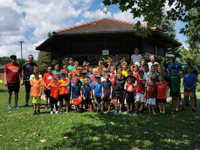 60 Nachwuchsfußballer verbrachte ein gemeinsames Wochenende auf dem Sportplatzgelände. | Foto: SV Olbendorf